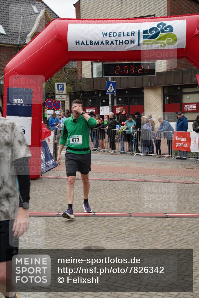 04.05.2025 - 8. Wedeler Halbmarathon Felixshl http://msf.ph/oto/7826342 04.05.2025 12:03:25 Ziel 122, 673 meine-sportfotos.de