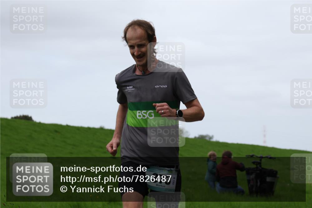 04.05.2025 - 8. Wedeler Halbmarathon Yannick Fuchs http://msf.ph/oto/7826487 04.05.2025 11:13:47 Laufen 3739 meine-sportfotos.de