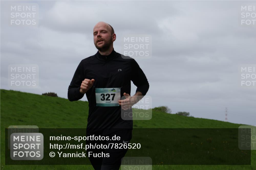 04.05.2025 - 8. Wedeler Halbmarathon Yannick Fuchs http://msf.ph/oto/7826520 04.05.2025 11:55:41 Laufen 327 meine-sportfotos.de