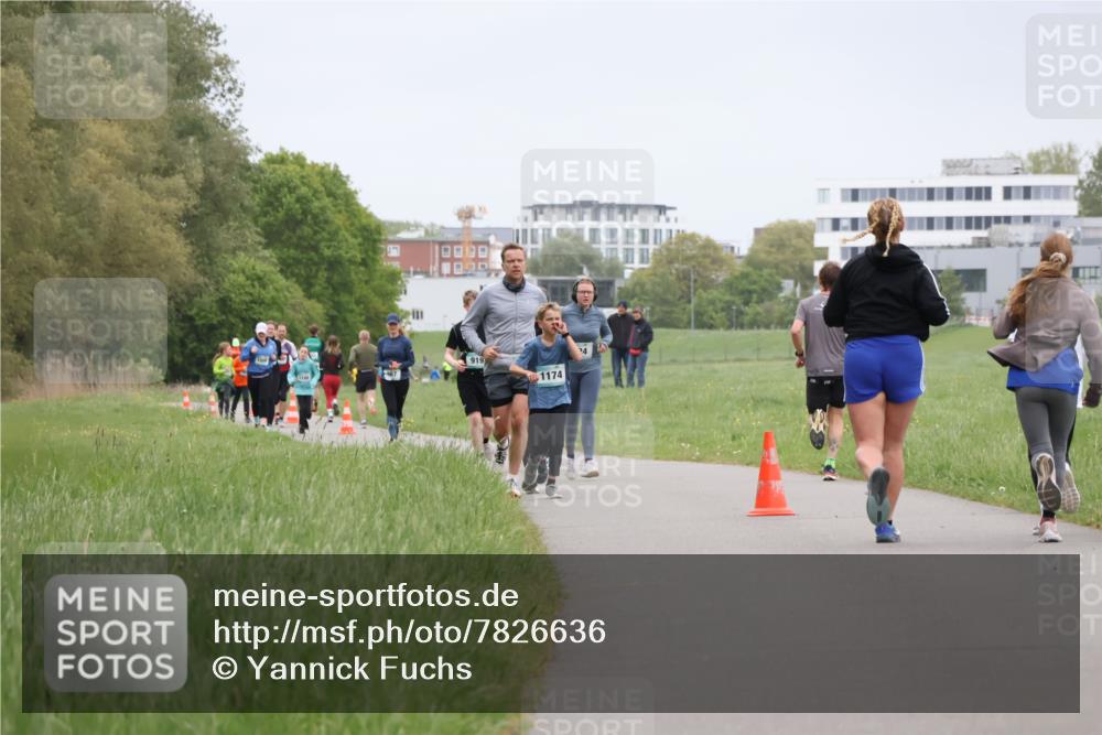 04.05.2025 - 8. Wedeler Halbmarathon Yannick Fuchs http://msf.ph/oto/7826636 04.05.2025 11:14:04 Laufen 1174 meine-sportfotos.de