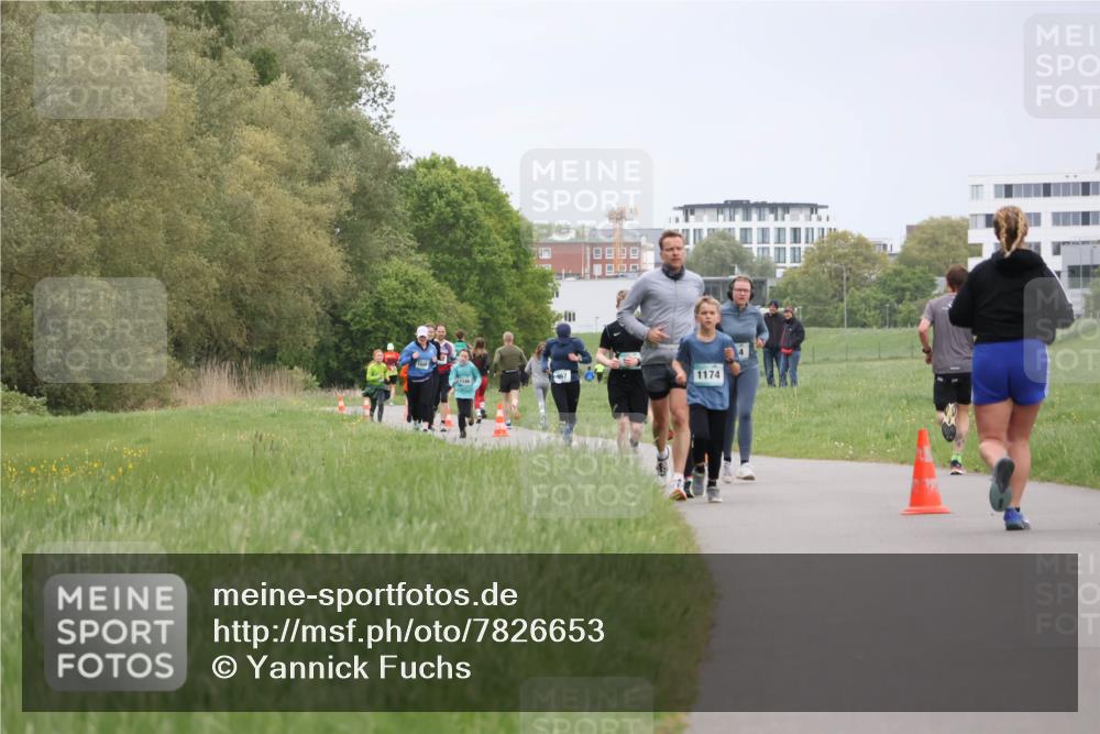 04.05.2025 - 8. Wedeler Halbmarathon Yannick Fuchs http://msf.ph/oto/7826653 04.05.2025 11:14:04 Laufen 867, 1174 meine-sportfotos.de