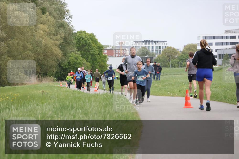04.05.2025 - 8. Wedeler Halbmarathon Yannick Fuchs http://msf.ph/oto/7826662 04.05.2025 11:14:04 Laufen 1174 meine-sportfotos.de