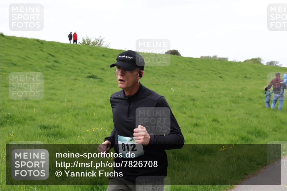 04.05.2025 - 8. Wedeler Halbmarathon Yannick Fuchs http://msf.ph/oto/7826708 04.05.2025 11:14:09 Laufen 812 meine-sportfotos.de