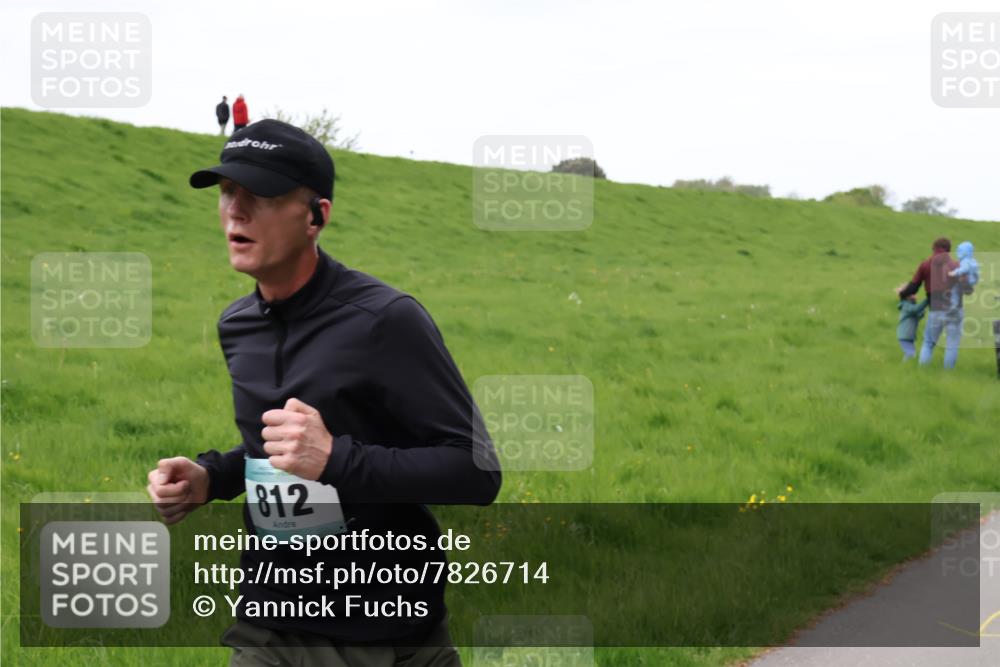 04.05.2025 - 8. Wedeler Halbmarathon Yannick Fuchs http://msf.ph/oto/7826714 04.05.2025 11:14:09 Laufen 812 meine-sportfotos.de