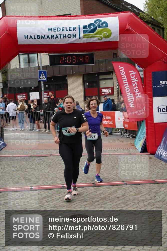 04.05.2025 - 8. Wedeler Halbmarathon Felixshl http://msf.ph/oto/7826791 04.05.2025 12:03:47 Ziel 307, 396, 771 meine-sportfotos.de