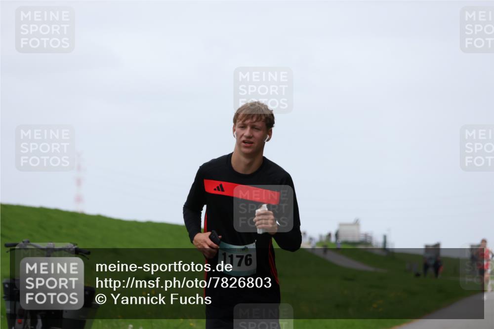 04.05.2025 - 8. Wedeler Halbmarathon Yannick Fuchs http://msf.ph/oto/7826803 04.05.2025 11:14:16 Laufen 1176 meine-sportfotos.de