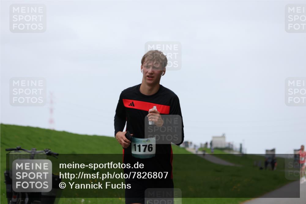 04.05.2025 - 8. Wedeler Halbmarathon Yannick Fuchs http://msf.ph/oto/7826807 04.05.2025 11:14:17 Laufen 1176 meine-sportfotos.de