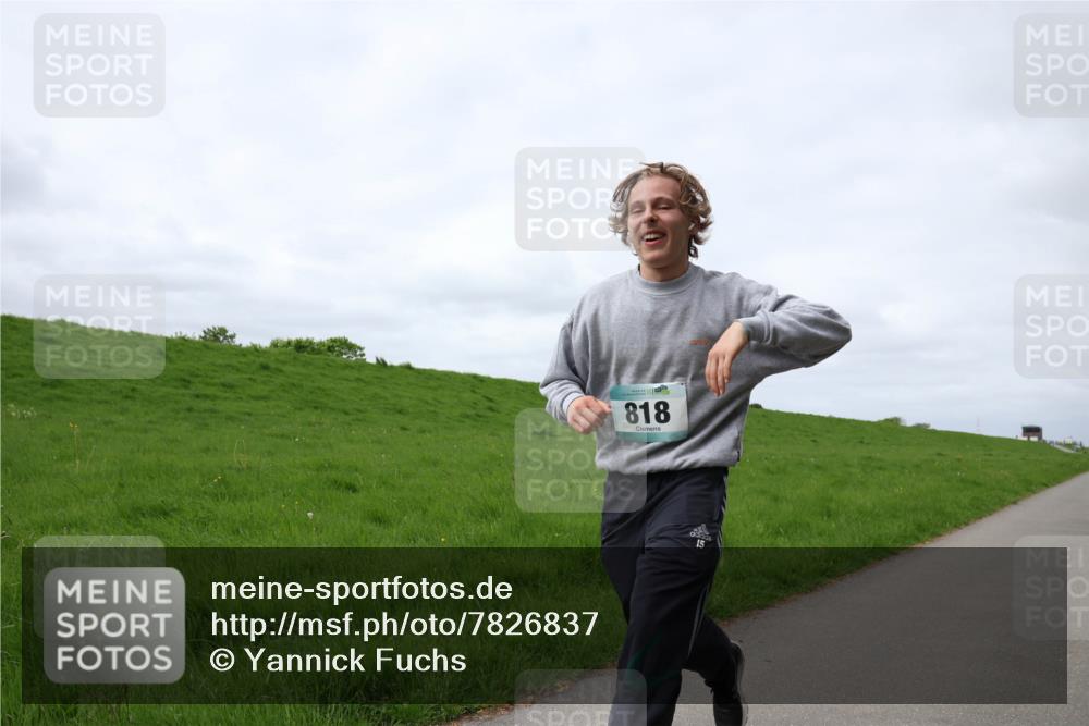 04.05.2025 - 8. Wedeler Halbmarathon Yannick Fuchs http://msf.ph/oto/7826837 04.05.2025 11:55:50 Laufen 818, 15 meine-sportfotos.de