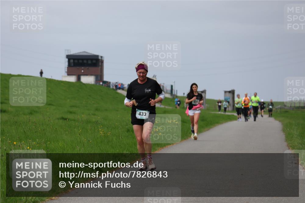 04.05.2025 - 8. Wedeler Halbmarathon Yannick Fuchs http://msf.ph/oto/7826843 04.05.2025 11:56:01 Laufen 433, 477 meine-sportfotos.de