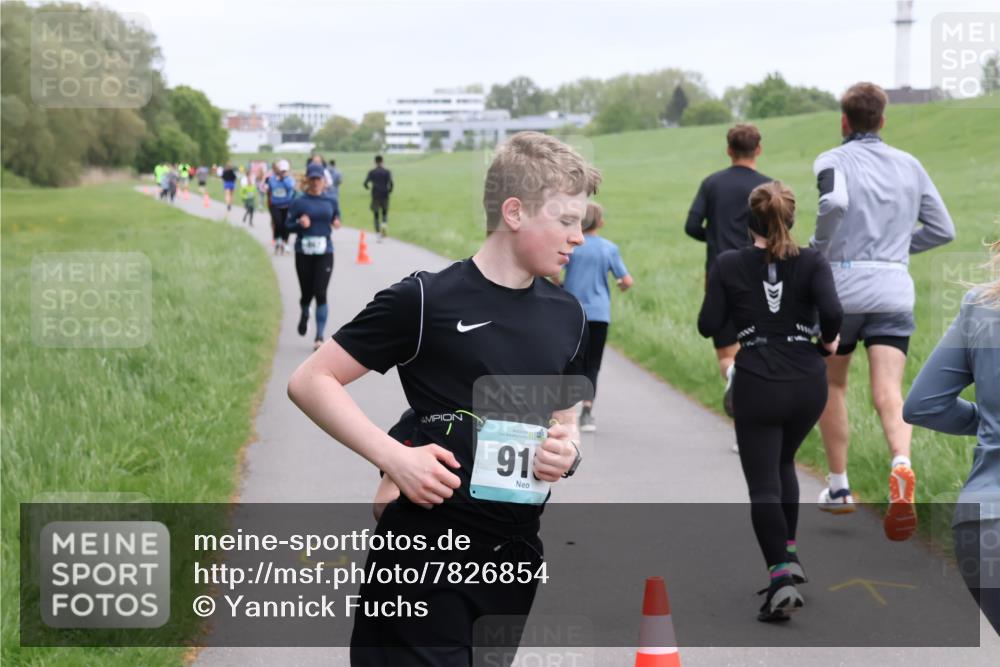 04.05.2025 - 8. Wedeler Halbmarathon Yannick Fuchs http://msf.ph/oto/7826854 04.05.2025 11:14:24 Laufen 91 meine-sportfotos.de