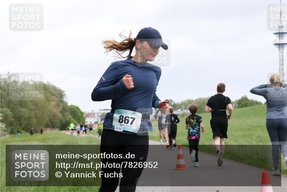 04.05.2025 - 8. Wedeler Halbmarathon Yannick Fuchs http://msf.ph/oto/7826952 04.05.2025 11:14:30 Laufen 867, 151 meine-sportfotos.de