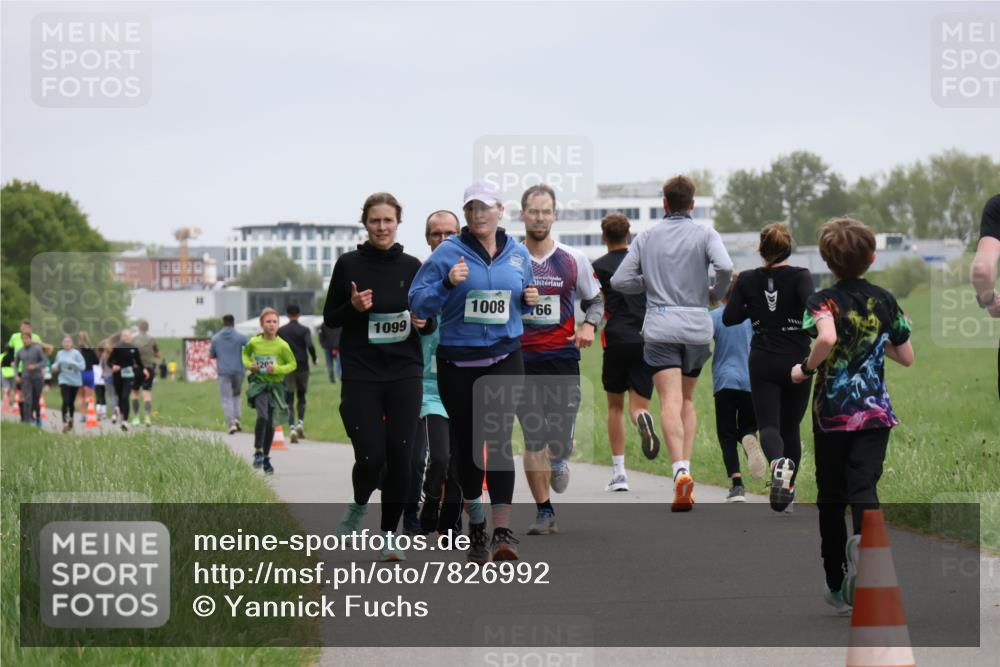 04.05.2025 - 8. Wedeler Halbmarathon Yannick Fuchs http://msf.ph/oto/7826992 04.05.2025 11:14:32 Laufen 20, 1008, 1099, 766 meine-sportfotos.de