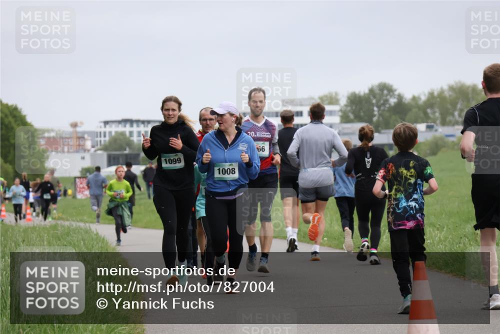 04.05.2025 - 8. Wedeler Halbmarathon Yannick Fuchs http://msf.ph/oto/7827004 04.05.2025 11:14:32 Laufen 1099, 1008, 20, 66 meine-sportfotos.de