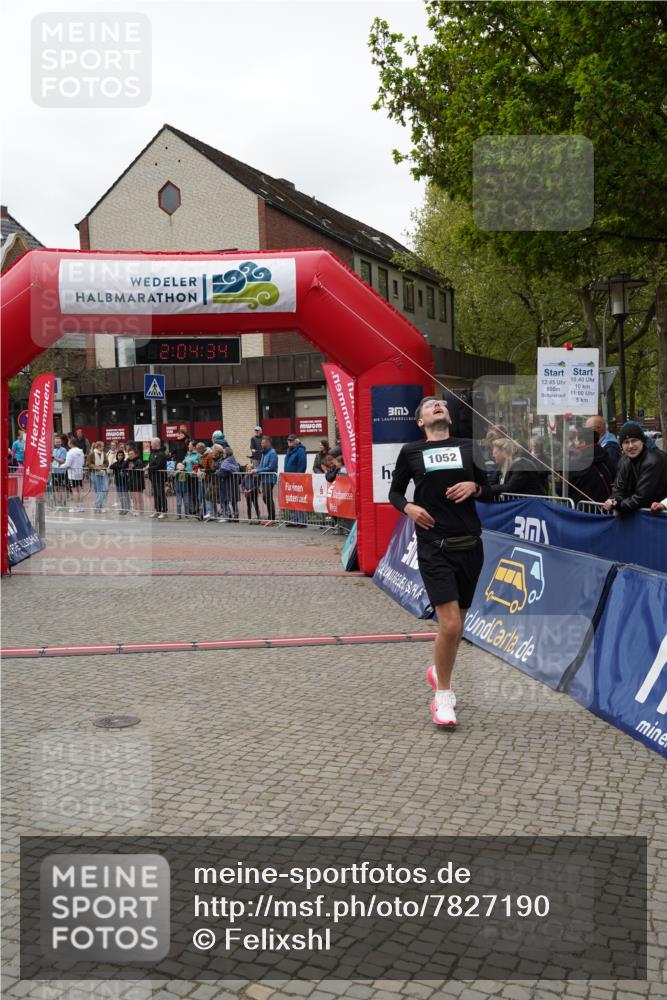 04.05.2025 - 8. Wedeler Halbmarathon Felixshl http://msf.ph/oto/7827190 04.05.2025 12:04:32 Ziel 1052 meine-sportfotos.de