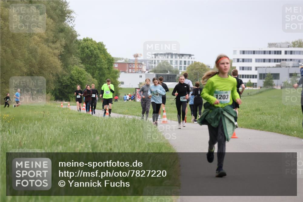 04.05.2025 - 8. Wedeler Halbmarathon Yannick Fuchs http://msf.ph/oto/7827220 04.05.2025 11:14:44 Laufen 483, 1198, 120, 1203 meine-sportfotos.de