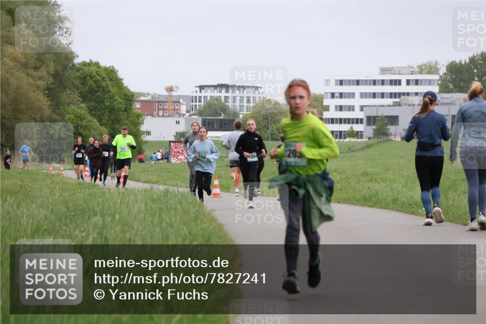 04.05.2025 - 8. Wedeler Halbmarathon Yannick Fuchs http://msf.ph/oto/7827241 04.05.2025 11:14:45 Laufen 483, 119, 201, 20 meine-sportfotos.de