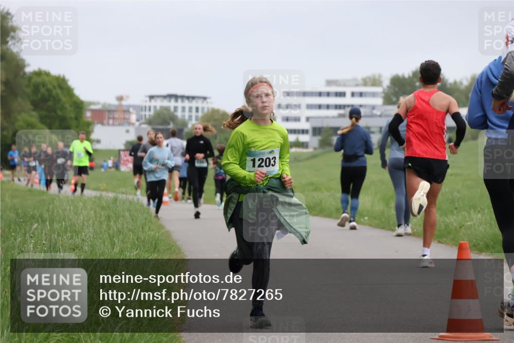 04.05.2025 - 8. Wedeler Halbmarathon Yannick Fuchs http://msf.ph/oto/7827265 04.05.2025 11:14:46 Laufen 1203 meine-sportfotos.de