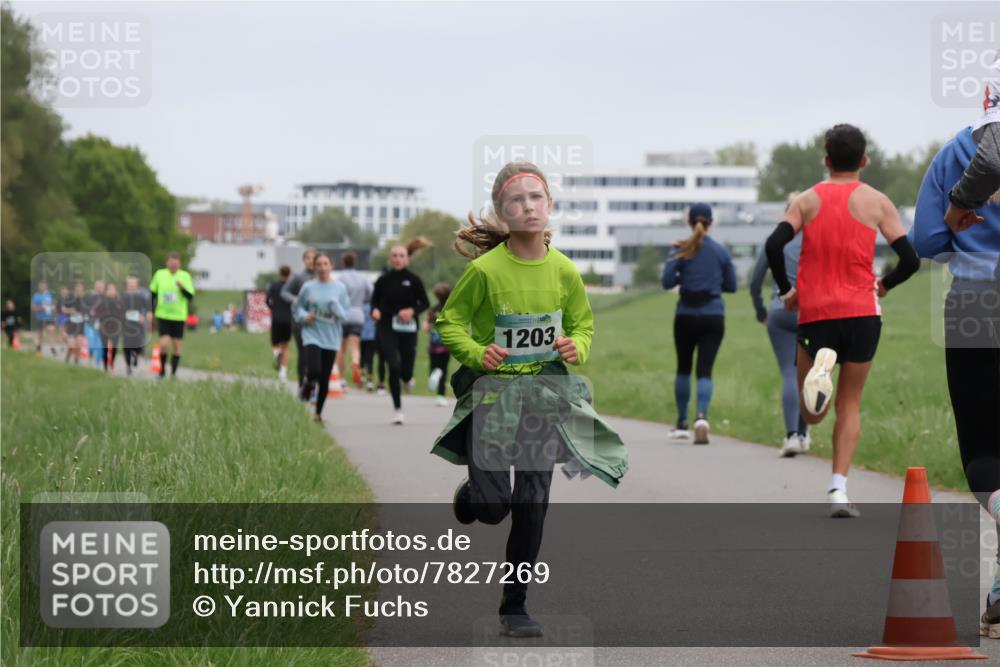 04.05.2025 - 8. Wedeler Halbmarathon Yannick Fuchs http://msf.ph/oto/7827269 04.05.2025 11:14:46 Laufen 1203 meine-sportfotos.de