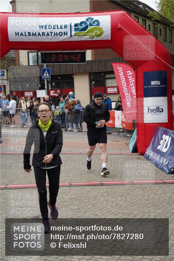 04.05.2025 - 8. Wedeler Halbmarathon Felixshl http://msf.ph/oto/7827280 04.05.2025 12:04:40 Ziel 443, 694 meine-sportfotos.de