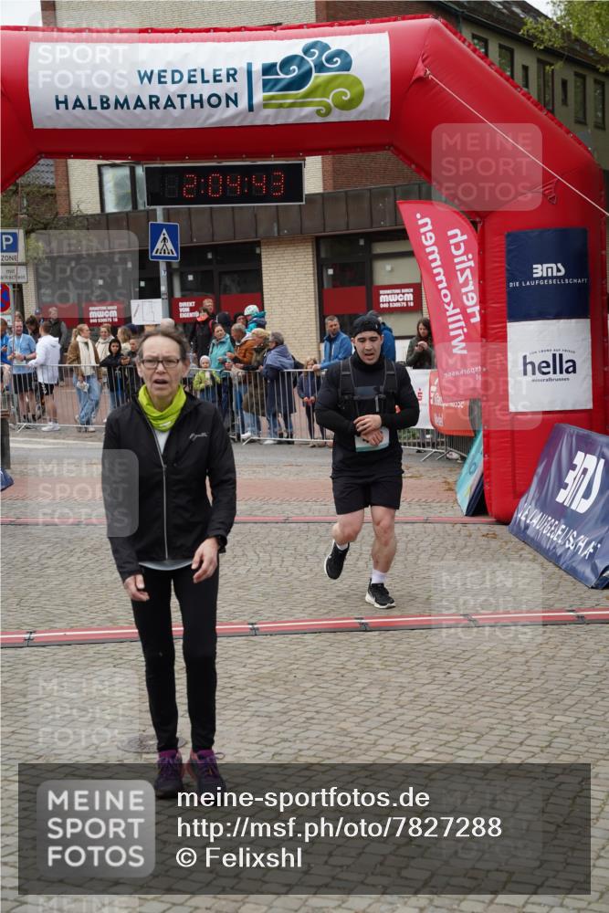 04.05.2025 - 8. Wedeler Halbmarathon Felixshl http://msf.ph/oto/7827288 04.05.2025 12:04:40 Ziel 443, 694 meine-sportfotos.de