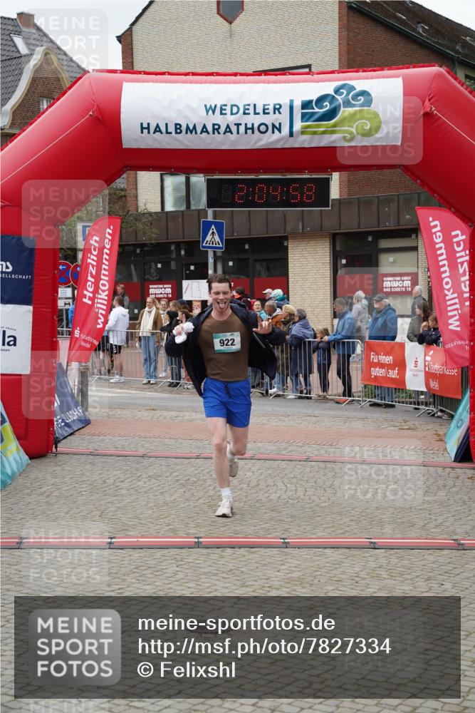 04.05.2025 - 8. Wedeler Halbmarathon Felixshl http://msf.ph/oto/7827334 04.05.2025 12:04:56 Ziel 922 meine-sportfotos.de