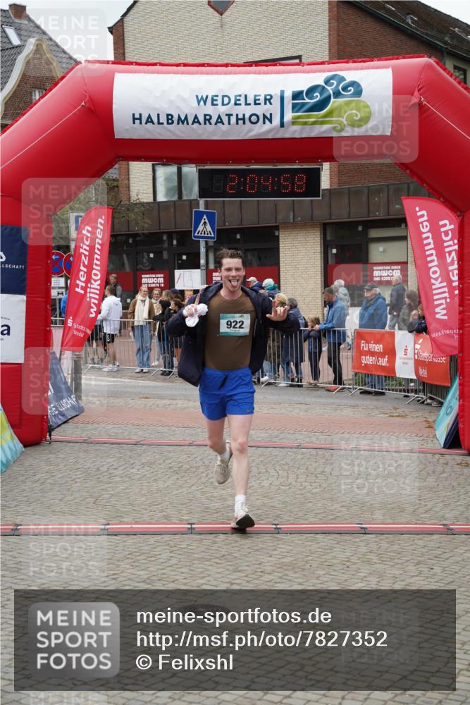 04.05.2025 - 8. Wedeler Halbmarathon Felixshl http://msf.ph/oto/7827352 04.05.2025 12:04:56 Ziel 922 meine-sportfotos.de