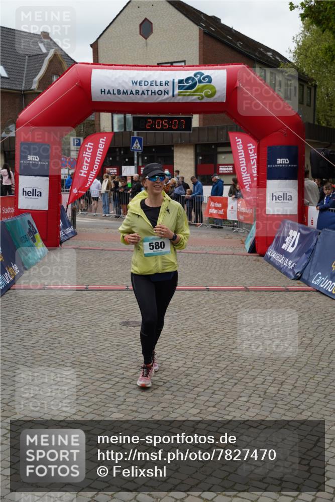04.05.2025 - 8. Wedeler Halbmarathon Felixshl http://msf.ph/oto/7827470 04.05.2025 12:05:05 Ziel 580, 931 meine-sportfotos.de