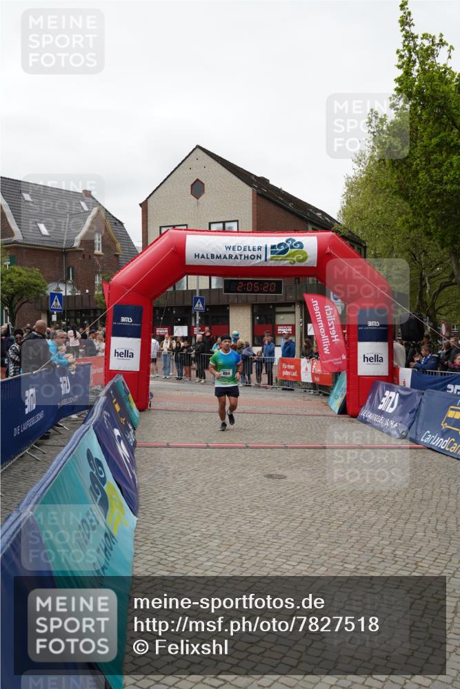 04.05.2025 - 8. Wedeler Halbmarathon Felixshl http://msf.ph/oto/7827518 04.05.2025 12:05:18 Ziel 884 meine-sportfotos.de