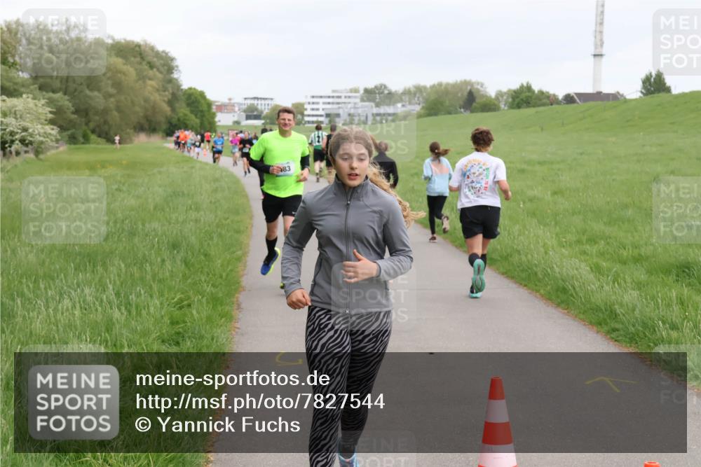 04.05.2025 - 8. Wedeler Halbmarathon Yannick Fuchs http://msf.ph/oto/7827544 04.05.2025 11:15:08 Laufen 83 meine-sportfotos.de