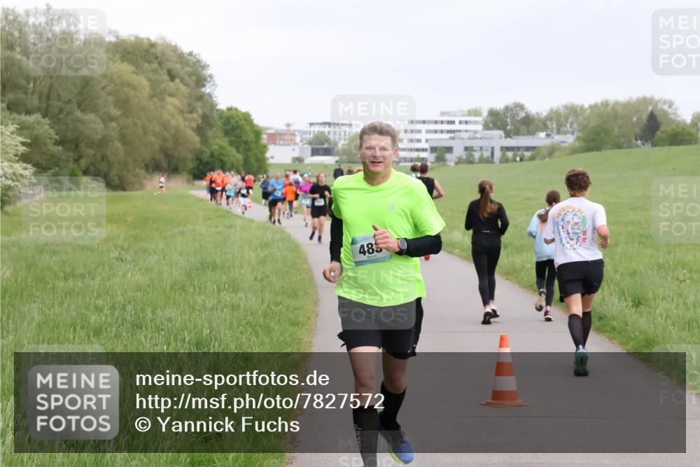 04.05.2025 - 8. Wedeler Halbmarathon Yannick Fuchs http://msf.ph/oto/7827572 04.05.2025 11:15:10 Laufen 485 meine-sportfotos.de