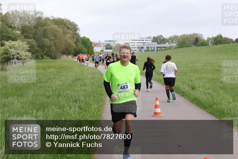 04.05.2025 - 8. Wedeler Halbmarathon Yannick Fuchs http://msf.ph/oto/7827600 04.05.2025 11:15:10 Laufen 483 meine-sportfotos.de