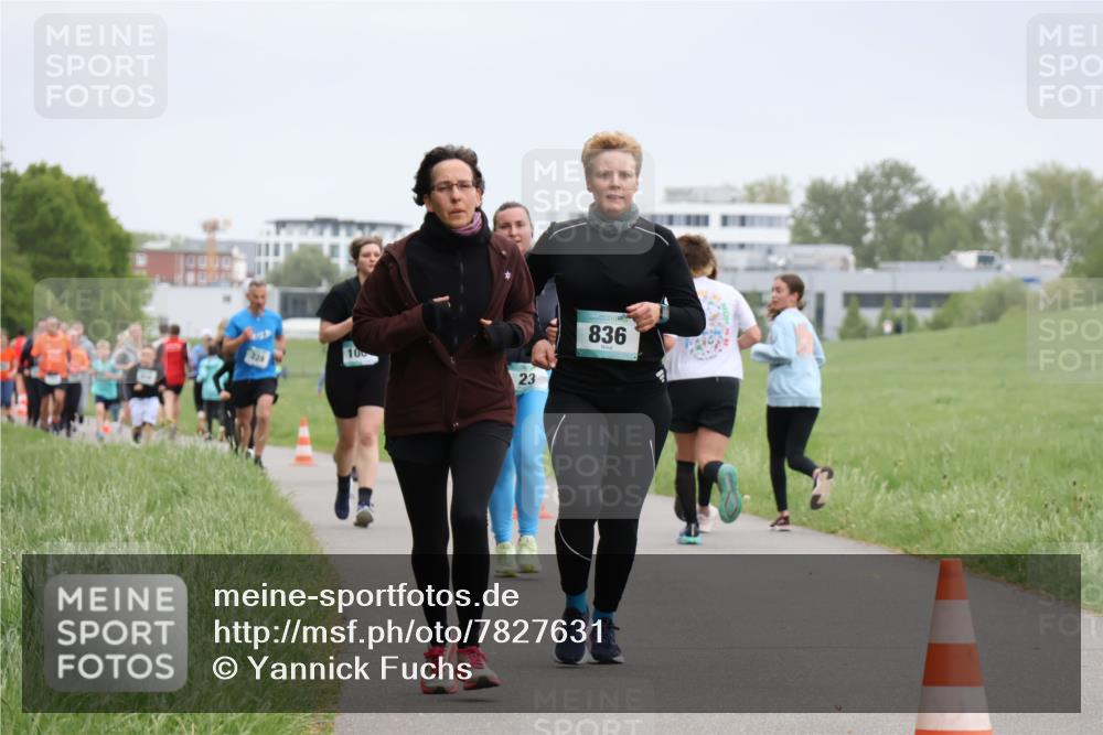 04.05.2025 - 8. Wedeler Halbmarathon Yannick Fuchs http://msf.ph/oto/7827631 04.05.2025 11:15:14 Laufen 220, 100, 23, 836 meine-sportfotos.de