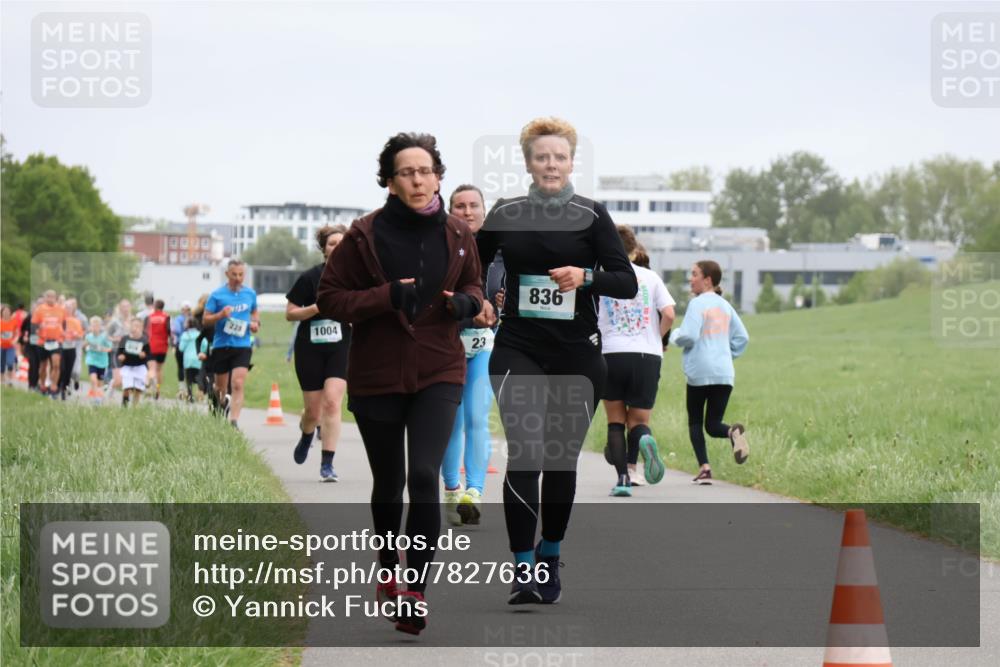 04.05.2025 - 8. Wedeler Halbmarathon Yannick Fuchs http://msf.ph/oto/7827636 04.05.2025 11:15:14 Laufen 220, 1004, 23, 836 meine-sportfotos.de