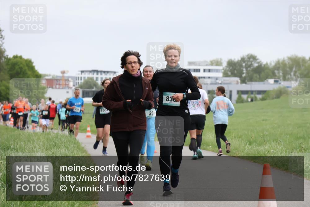 04.05.2025 - 8. Wedeler Halbmarathon Yannick Fuchs http://msf.ph/oto/7827639 04.05.2025 11:15:14 Laufen 100, 23, 836 meine-sportfotos.de