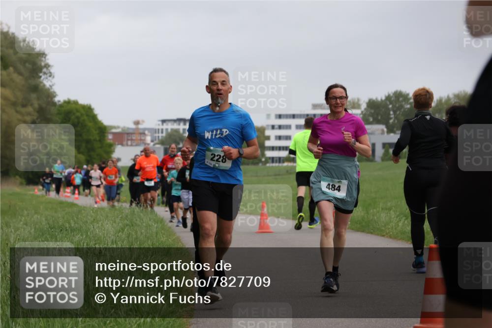04.05.2025 - 8. Wedeler Halbmarathon Yannick Fuchs http://msf.ph/oto/7827709 04.05.2025 11:15:28 Laufen 228, 8154, 484 meine-sportfotos.de