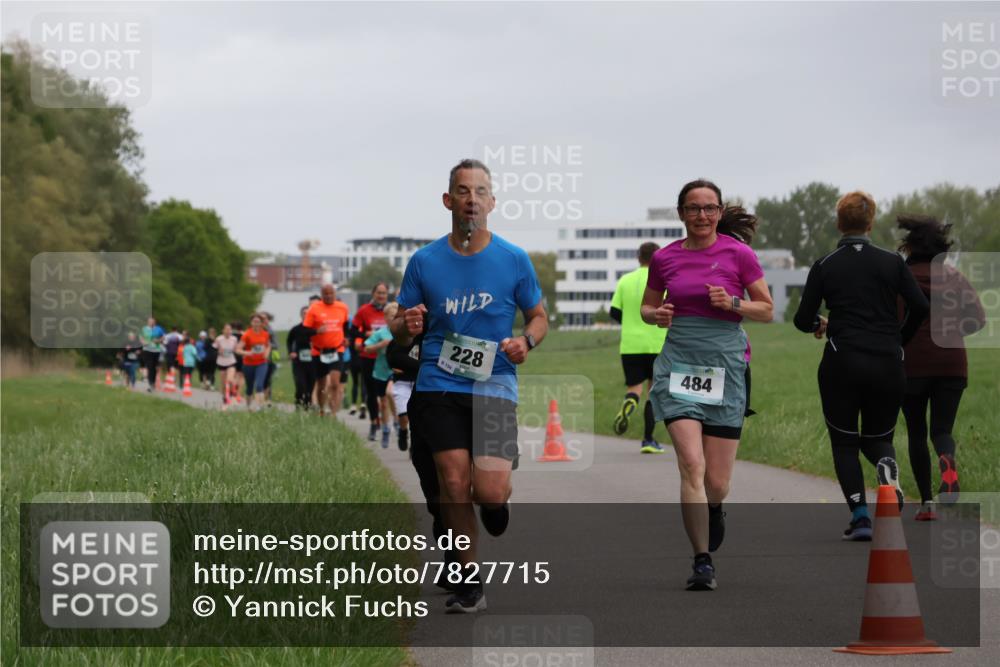 04.05.2025 - 8. Wedeler Halbmarathon Yannick Fuchs http://msf.ph/oto/7827715 04.05.2025 11:15:28 Laufen 8154, 228, 484 meine-sportfotos.de