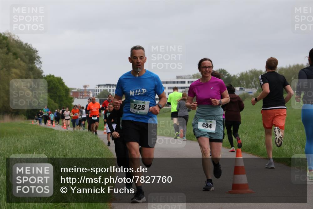 04.05.2025 - 8. Wedeler Halbmarathon Yannick Fuchs http://msf.ph/oto/7827760 04.05.2025 11:15:29 Laufen 10000, 228, 8, 154, 484 meine-sportfotos.de