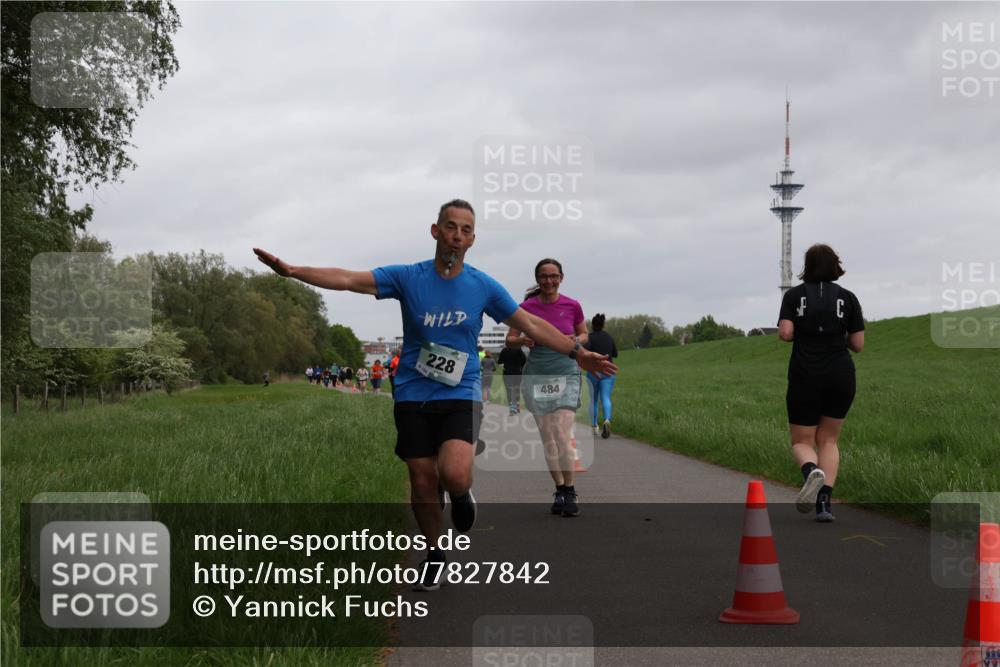 04.05.2025 - 8. Wedeler Halbmarathon Yannick Fuchs http://msf.ph/oto/7827842 04.05.2025 11:15:32 Laufen 228, 484 meine-sportfotos.de