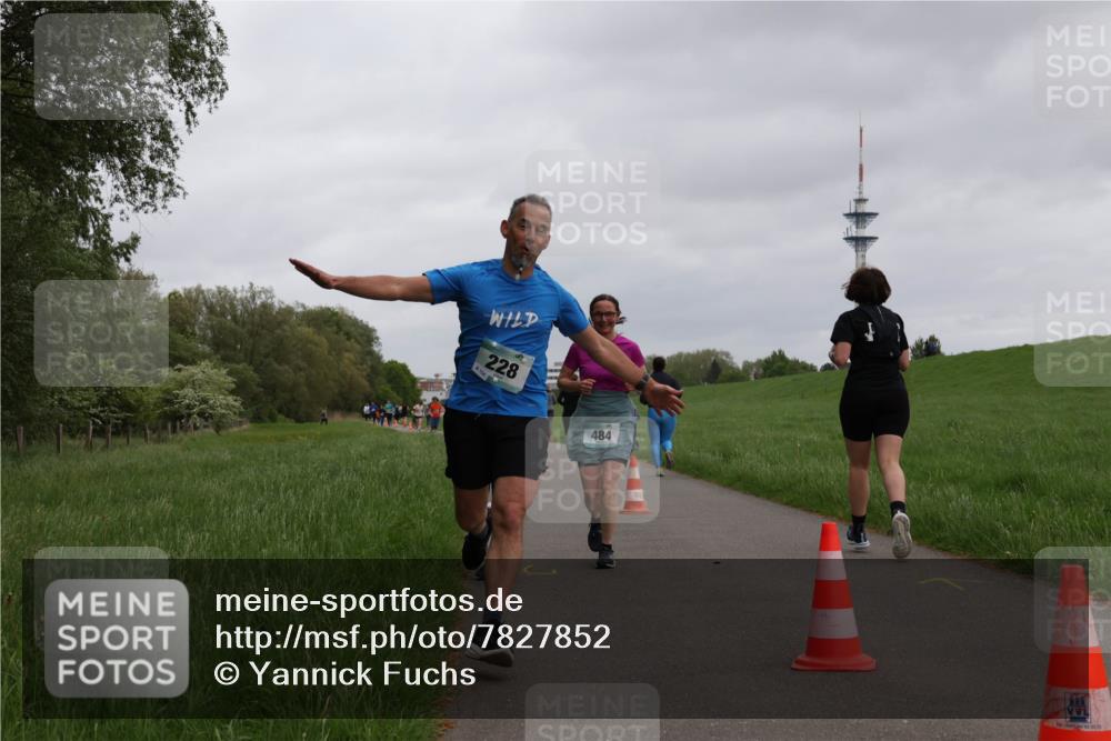 04.05.2025 - 8. Wedeler Halbmarathon Yannick Fuchs http://msf.ph/oto/7827852 04.05.2025 11:15:32 Laufen 8154, 228, 484 meine-sportfotos.de