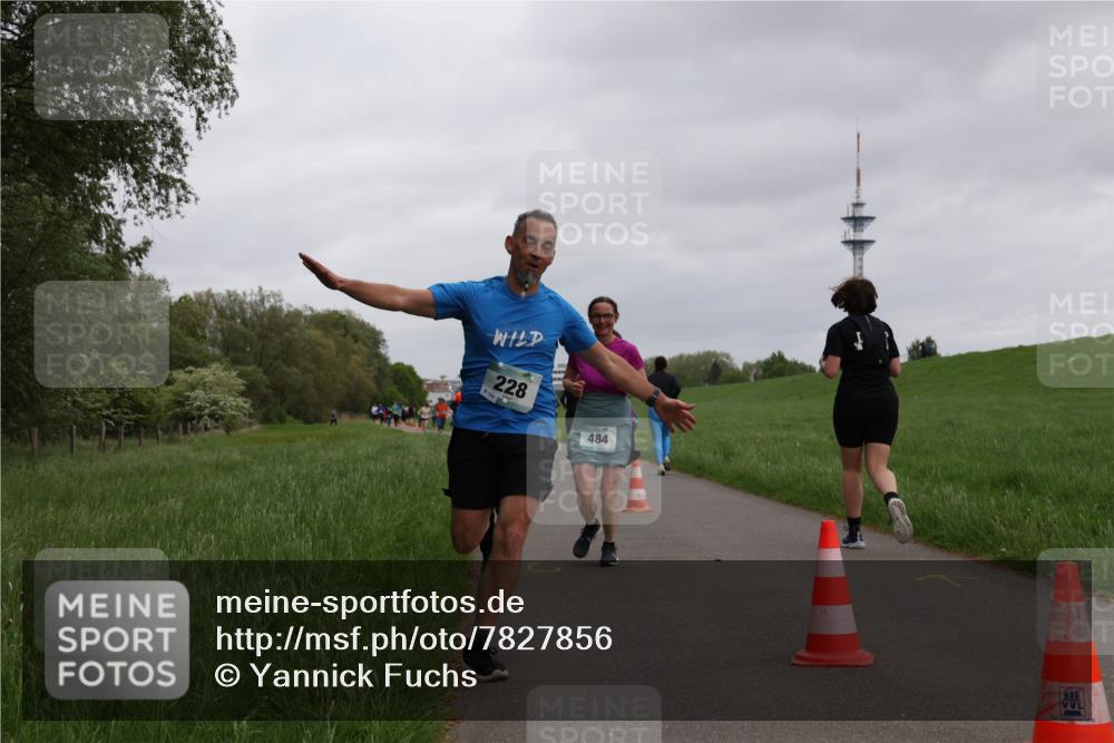 04.05.2025 - 8. Wedeler Halbmarathon Yannick Fuchs http://msf.ph/oto/7827856 04.05.2025 11:15:32 Laufen 228, 484, 0405, 93, 0222 meine-sportfotos.de