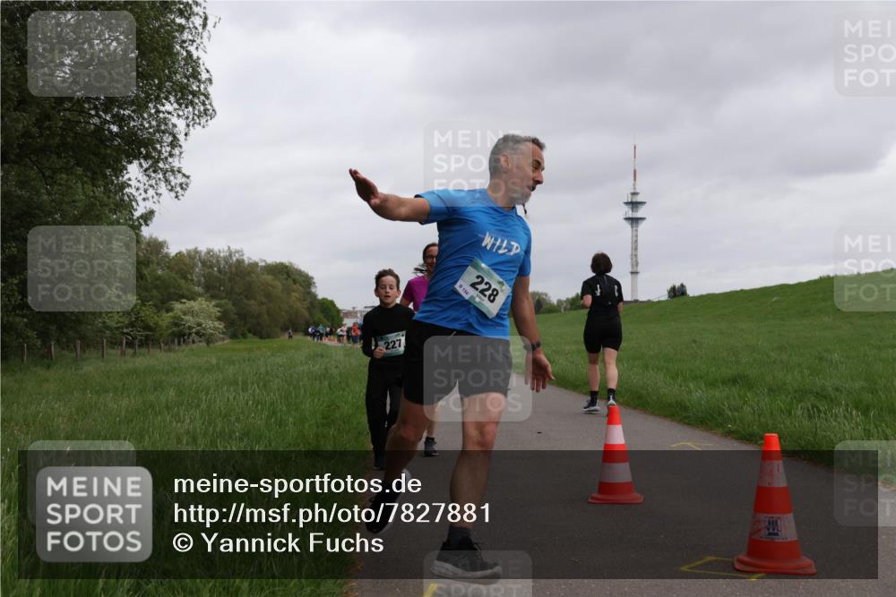 04.05.2025 - 8. Wedeler Halbmarathon Yannick Fuchs http://msf.ph/oto/7827881 04.05.2025 11:15:32 Laufen 227, 154, 228 meine-sportfotos.de