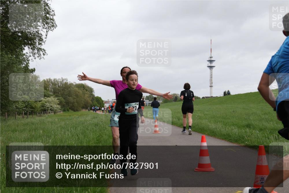 04.05.2025 - 8. Wedeler Halbmarathon Yannick Fuchs http://msf.ph/oto/7827901 04.05.2025 11:15:33 Laufen 27 meine-sportfotos.de