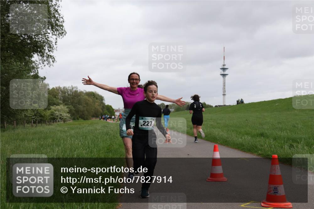04.05.2025 - 8. Wedeler Halbmarathon Yannick Fuchs http://msf.ph/oto/7827914 04.05.2025 11:15:33 Laufen 227 meine-sportfotos.de