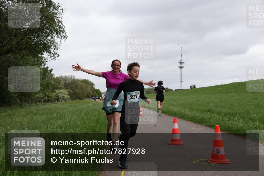 04.05.2025 - 8. Wedeler Halbmarathon Yannick Fuchs http://msf.ph/oto/7827928 04.05.2025 11:15:34 Laufen 227 meine-sportfotos.de