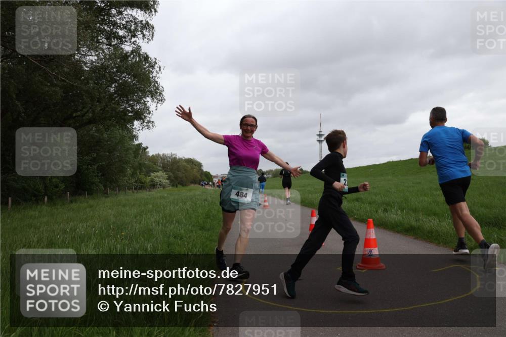 04.05.2025 - 8. Wedeler Halbmarathon Yannick Fuchs http://msf.ph/oto/7827951 04.05.2025 11:15:34 Laufen 484 meine-sportfotos.de