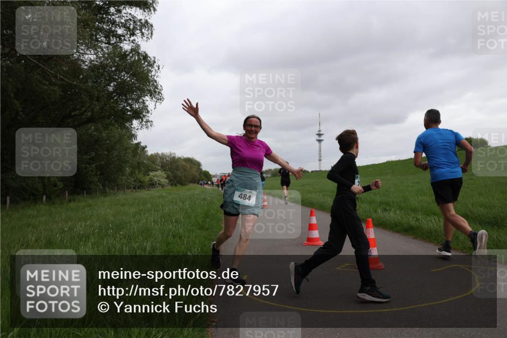 04.05.2025 - 8. Wedeler Halbmarathon Yannick Fuchs http://msf.ph/oto/7827957 04.05.2025 11:15:34 Laufen 484, 2 meine-sportfotos.de