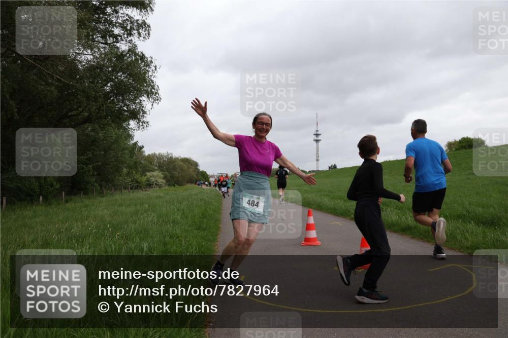 04.05.2025 - 8. Wedeler Halbmarathon Yannick Fuchs http://msf.ph/oto/7827964 04.05.2025 11:15:34 Laufen 484 meine-sportfotos.de