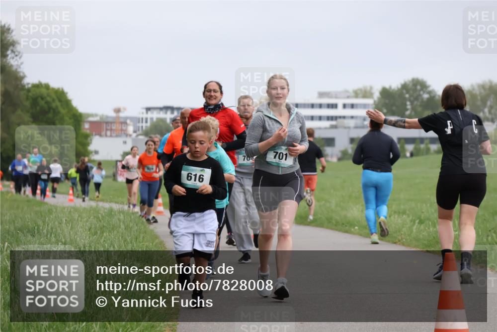 04.05.2025 - 8. Wedeler Halbmarathon Yannick Fuchs http://msf.ph/oto/7828008 04.05.2025 11:15:37 Laufen 616, 70, 701 meine-sportfotos.de