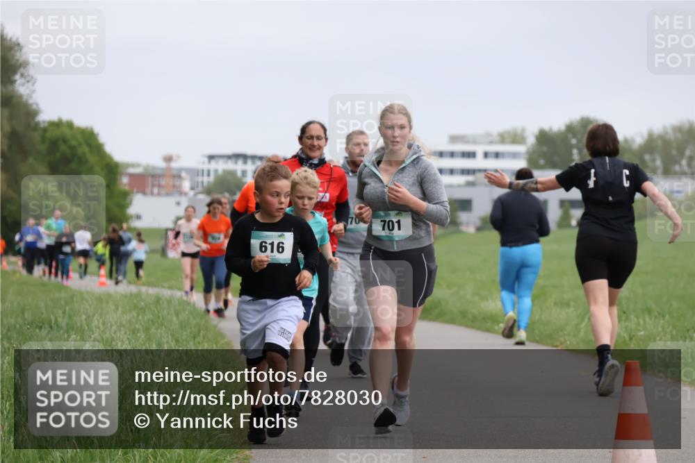 04.05.2025 - 8. Wedeler Halbmarathon Yannick Fuchs http://msf.ph/oto/7828030 04.05.2025 11:15:37 Laufen 701, 616 meine-sportfotos.de