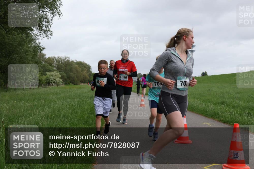 04.05.2025 - 8. Wedeler Halbmarathon Yannick Fuchs http://msf.ph/oto/7828087 04.05.2025 11:15:43 Laufen 1096, 705, 701, 040, 66, 93, 02, 22 meine-sportfotos.de
